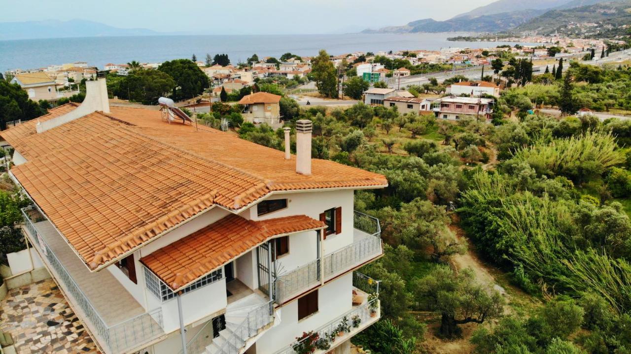 Four Seasons Relaxing Villa Akrata Extérieur photo