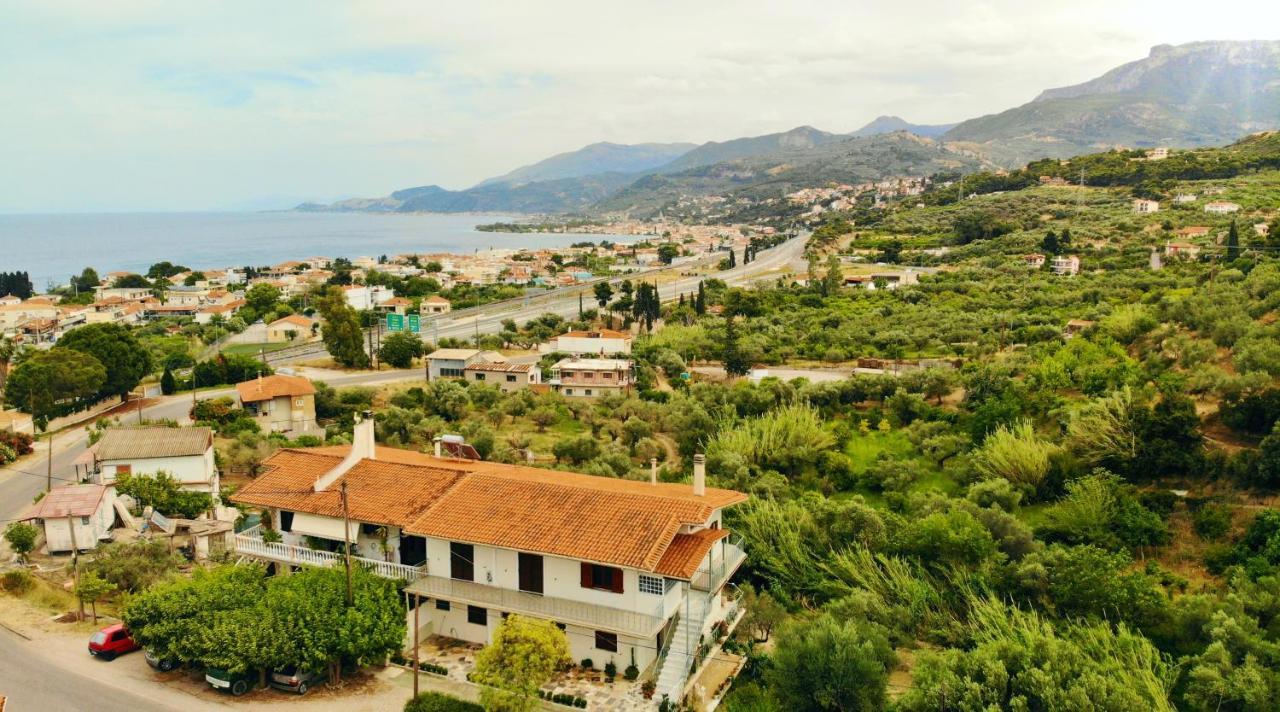 Four Seasons Relaxing Villa Akrata Extérieur photo